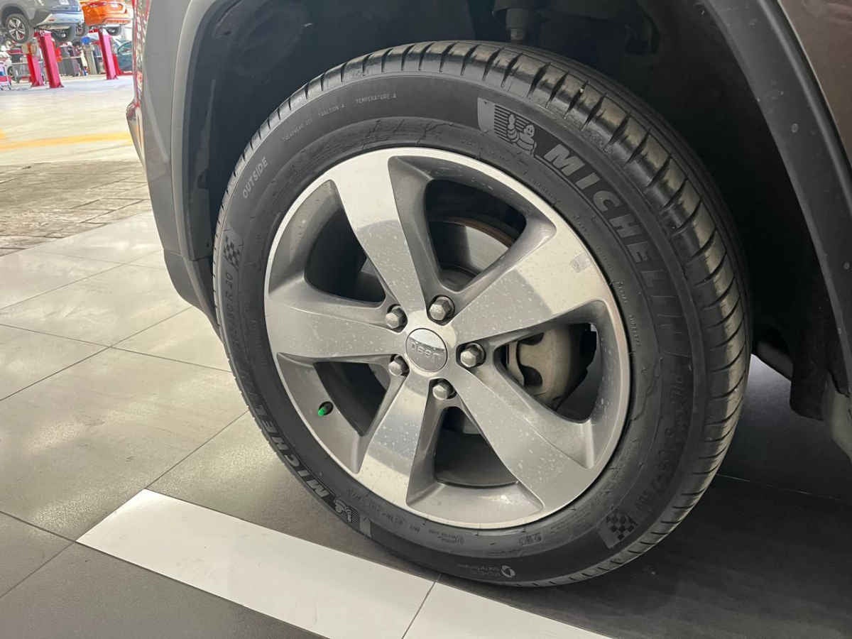 2015 Jeep Grand Cherokee 5p Limited Lujo 4x2 V6/3.6 Aut