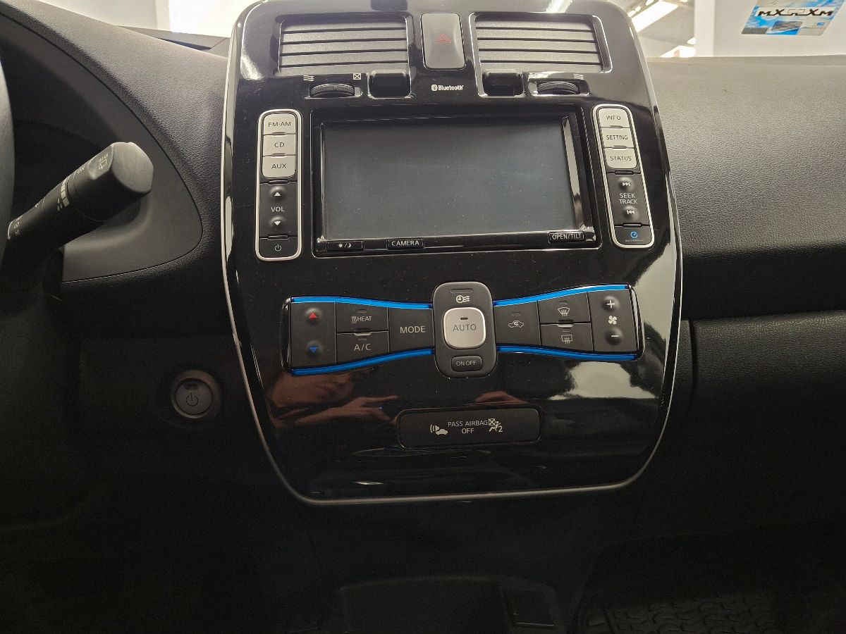 2017 Nissan LEAF 5p Electrico 24 kwh/90 kw