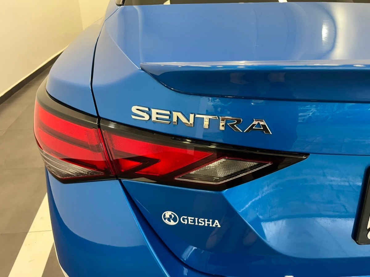 2025 Nissan Sentra 4p SR Platinum Bi-tono L4/2.0 Aut