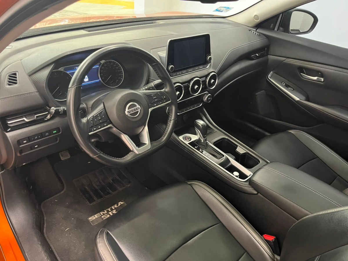 2023 Nissan Sentra 4p SR Platinum Bi-tono L4/2.0 Aut