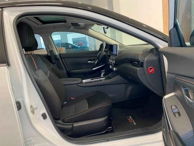 2022 Nissan Sentra 4p SR Bi-tono L4/2.0 Aut