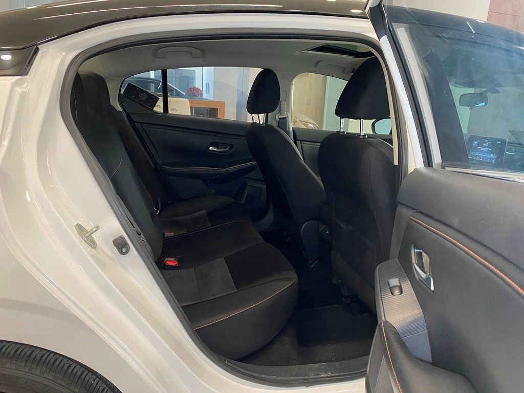 2022 Nissan Sentra 4p SR Bi-tono L4/2.0 Aut