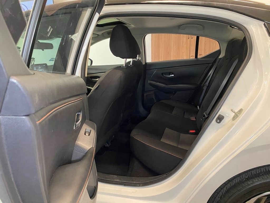 2022 Nissan Sentra 4p SR Bi-tono L4/2.0 Aut