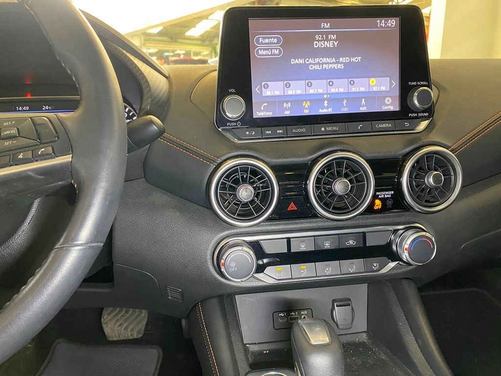 2022 Nissan Sentra 4p SR Bi-tono L4/2.0 Aut