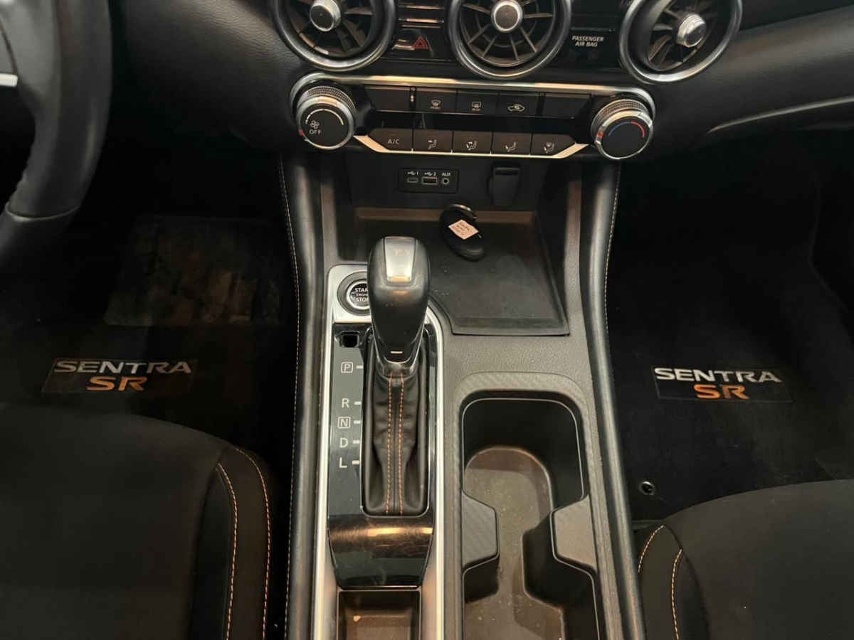 2021 Nissan Sentra 4p SR Bi-tono L4/2.0 Aut