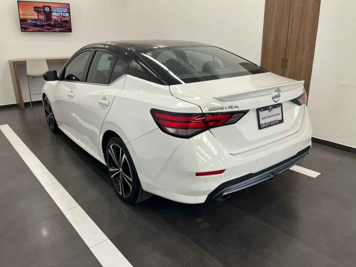 2021 Nissan Sentra 4p SR Bi-tono L4/2.0 Aut