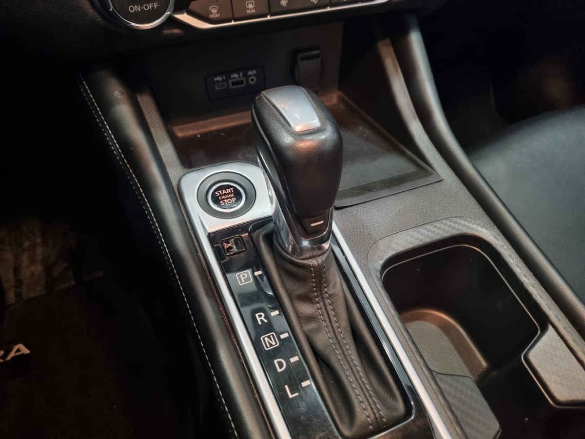 2023 Nissan Sentra 4p SR Platinum L4/2.0 Aut