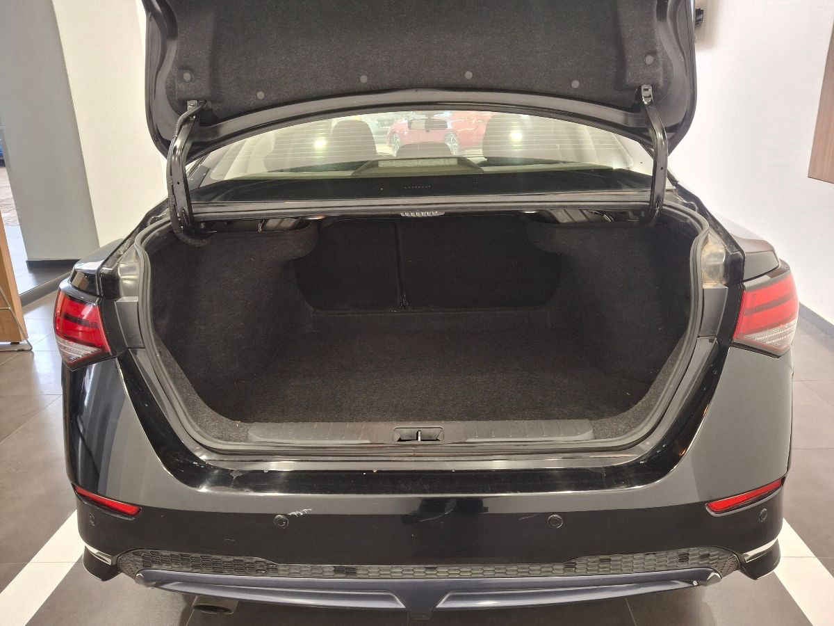 2020 Nissan Sentra 4p SR L4/2..0/T Aut