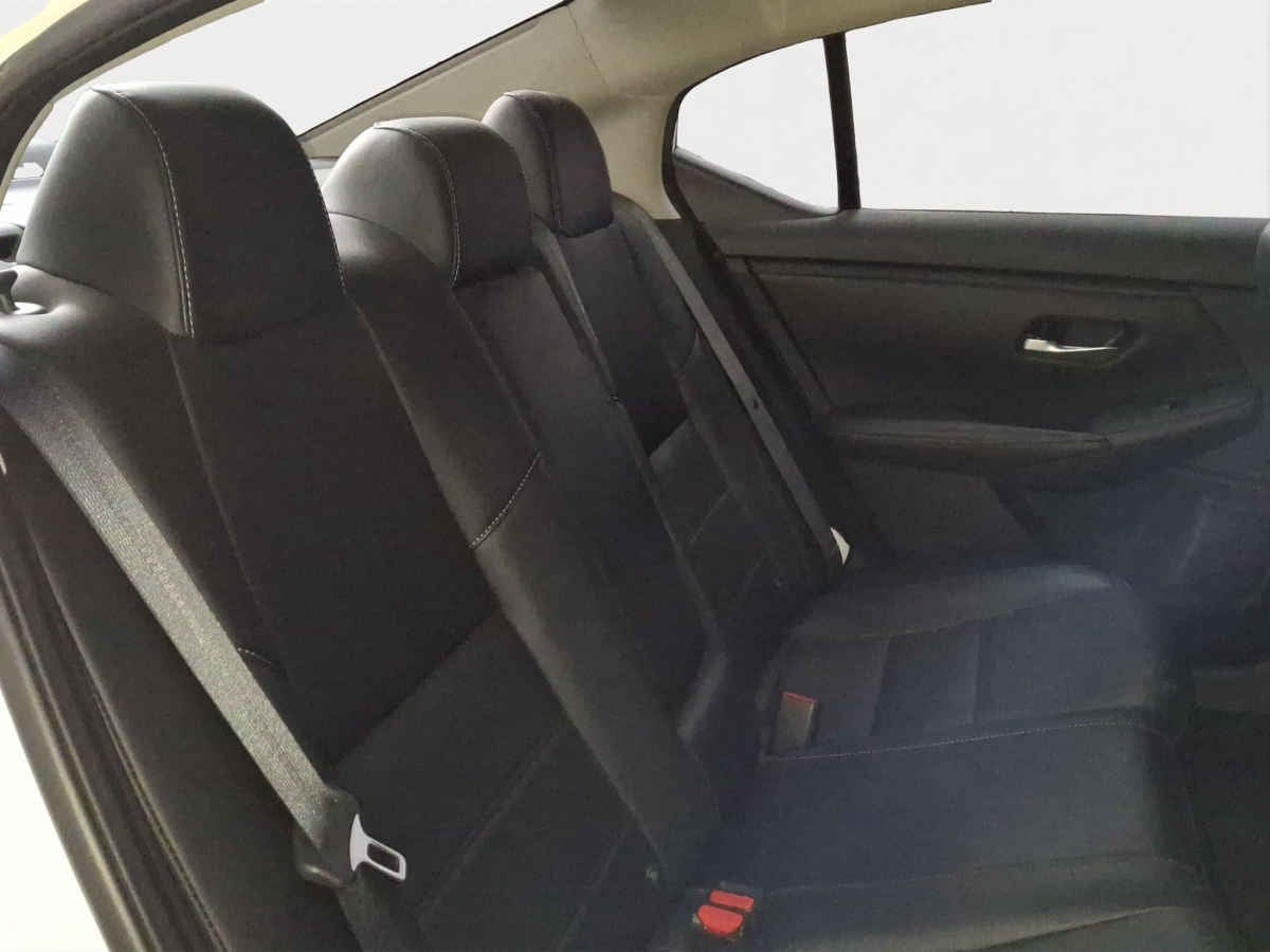 2024 Nissan Sentra 4p SR Platinum Bi-tono L4/2.0 Aut