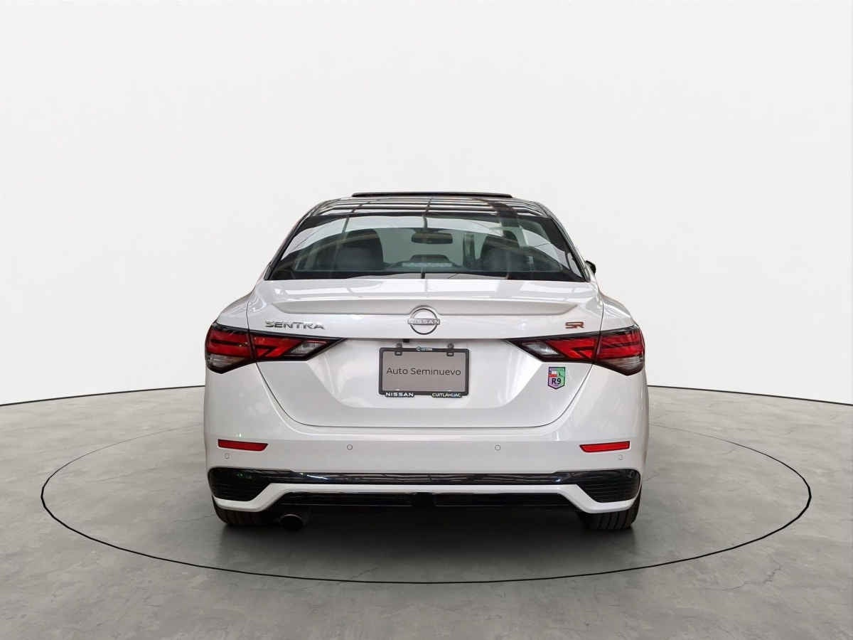 2024 Nissan Sentra 4p SR Platinum Bi-tono L4/2.0 Aut
