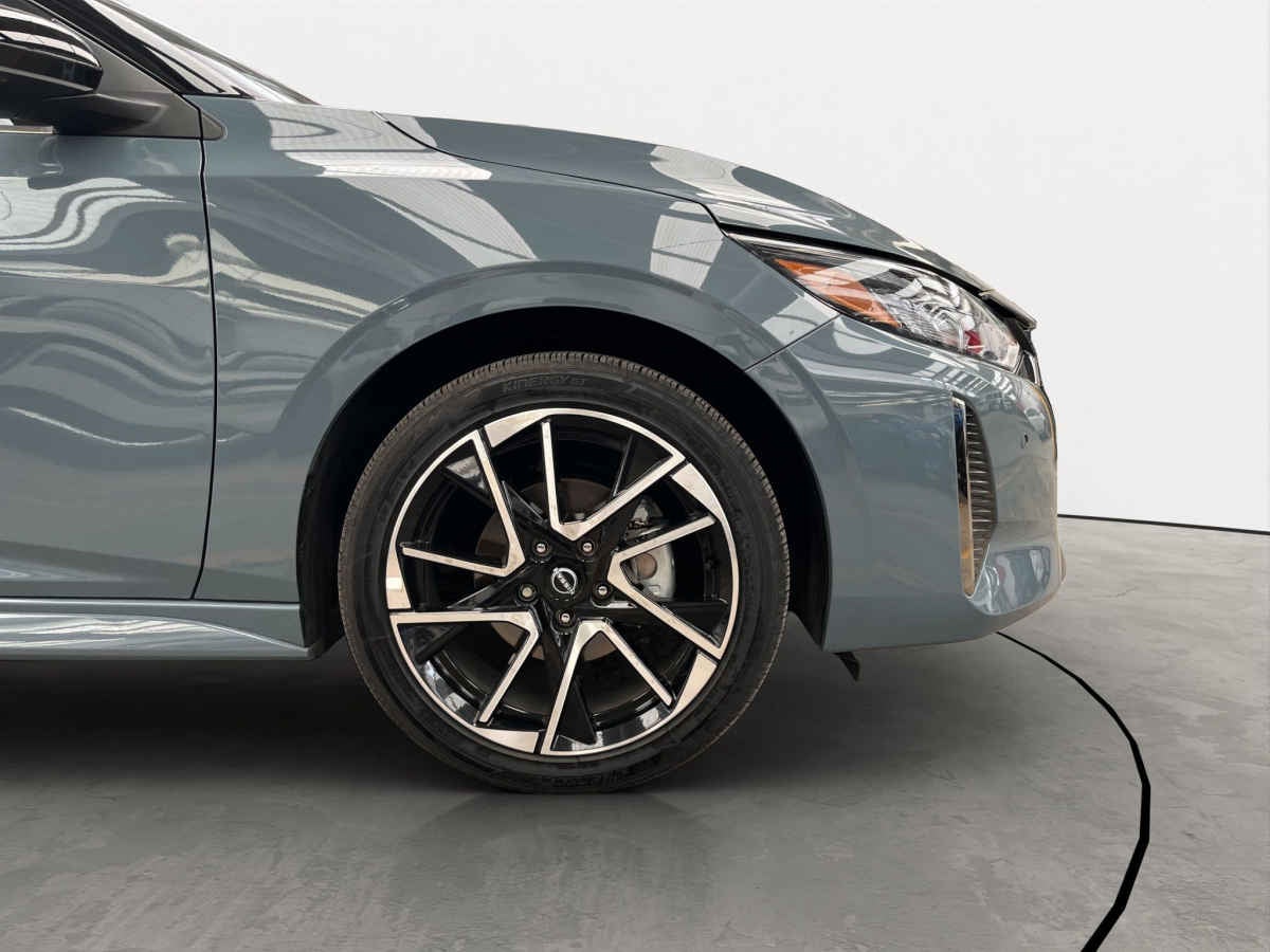 2025 Nissan Sentra 4p SR Platinum Bi-tono L4/2.0 Aut
