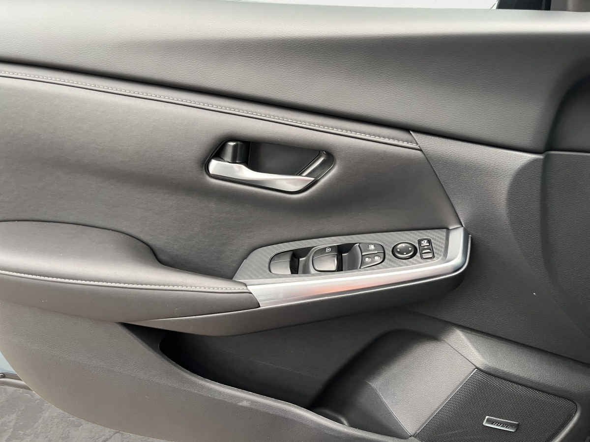 2025 Nissan Sentra 4p SR Platinum Bi-tono L4/2.0 Aut