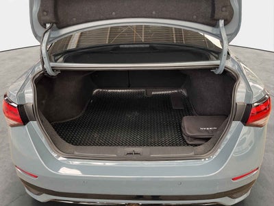 2025 Nissan Sentra 4p SR Platinum Bi-tono L4/2.0 Aut
