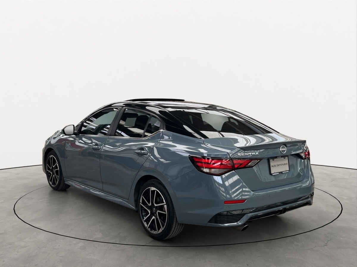 2025 Nissan Sentra 4p SR Platinum Bi-tono L4/2.0 Aut
