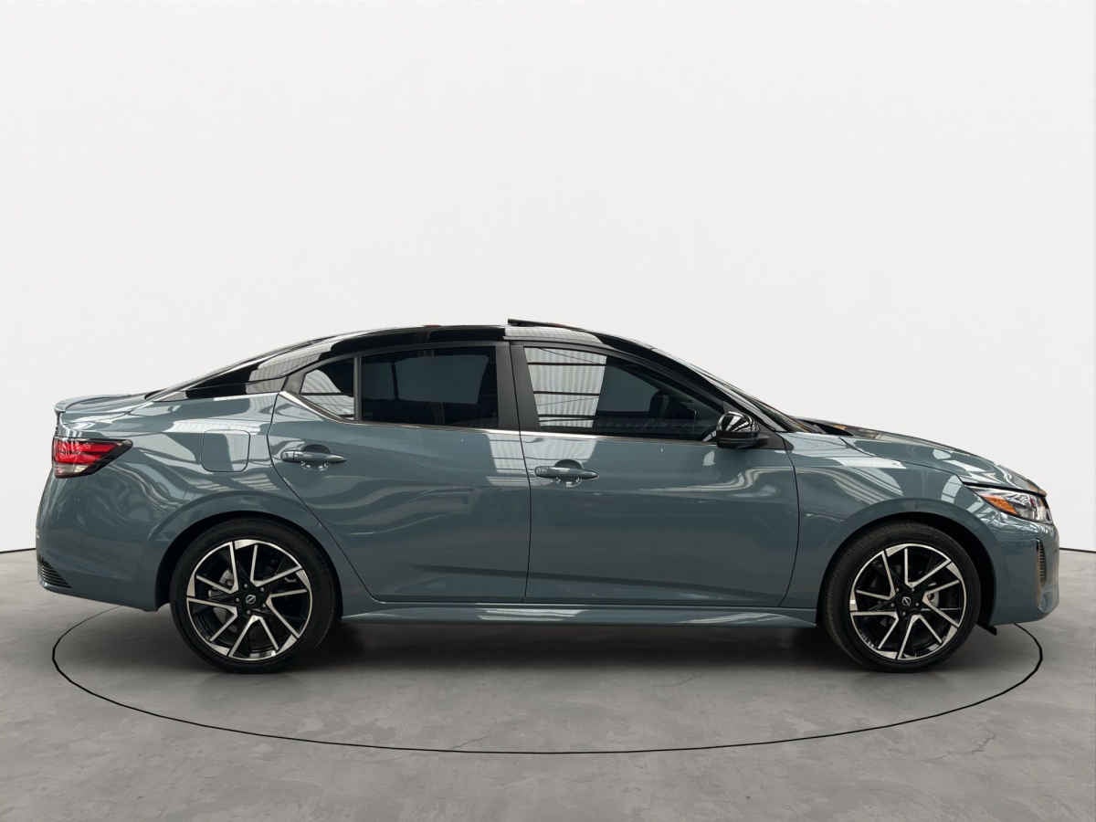 2025 Nissan Sentra 4p SR Platinum Bi-tono L4/2.0 Aut
