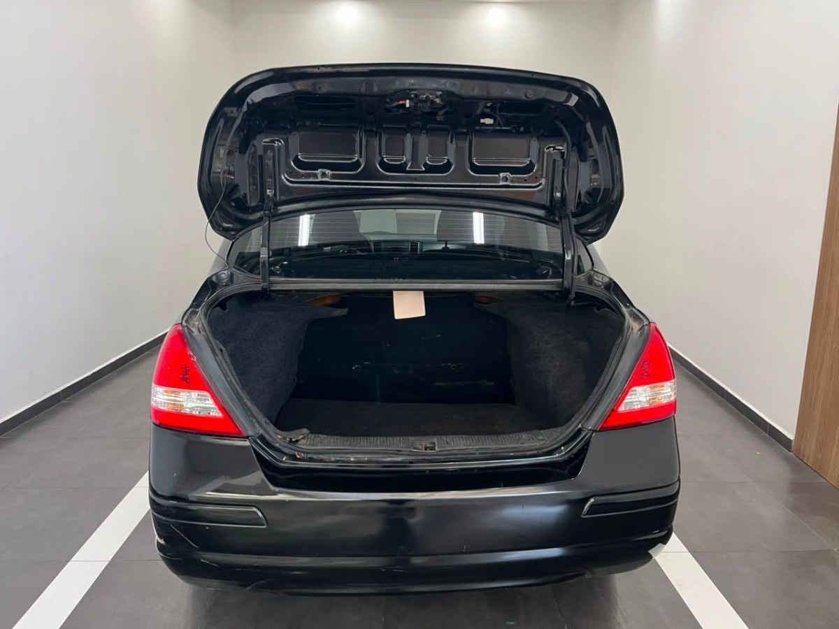 2016 Nissan Tiida 4p Sedán Sense L4/1.8 Man