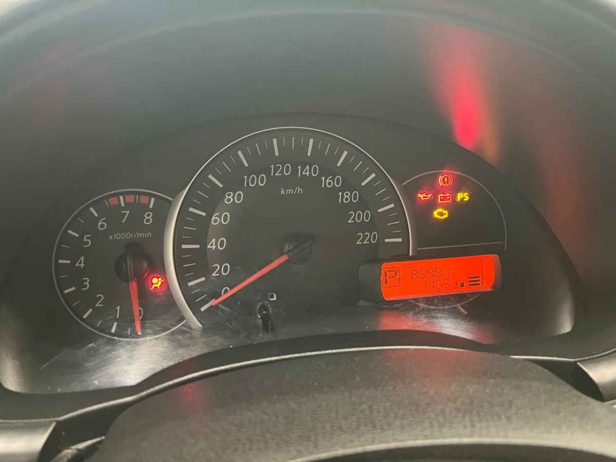 2018 Nissan March 5p Advance L4/1.6 Aut