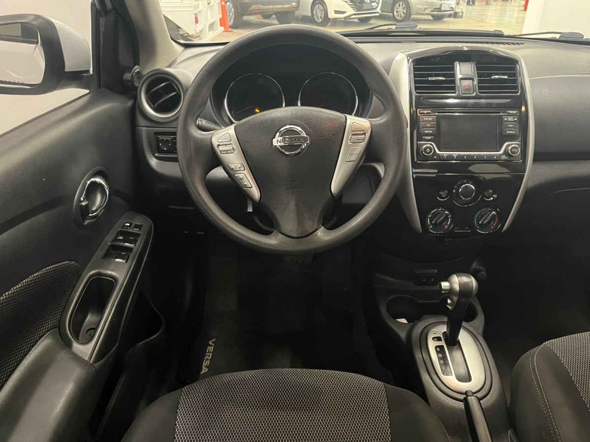 2018 Nissan Versa 4p Advance L4/1.6 Aut