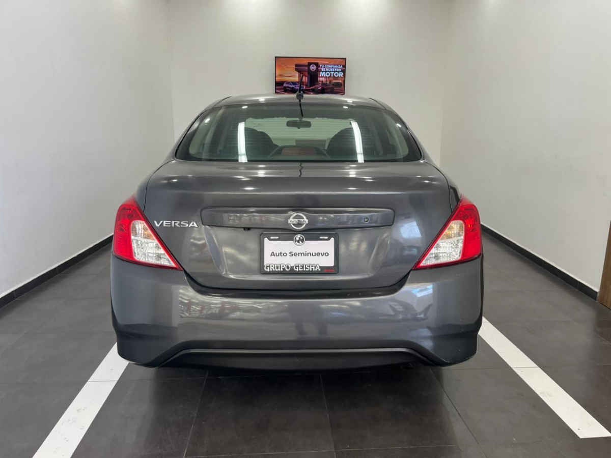 2018 Nissan Versa 4p Advance L4/1.6 Aut
