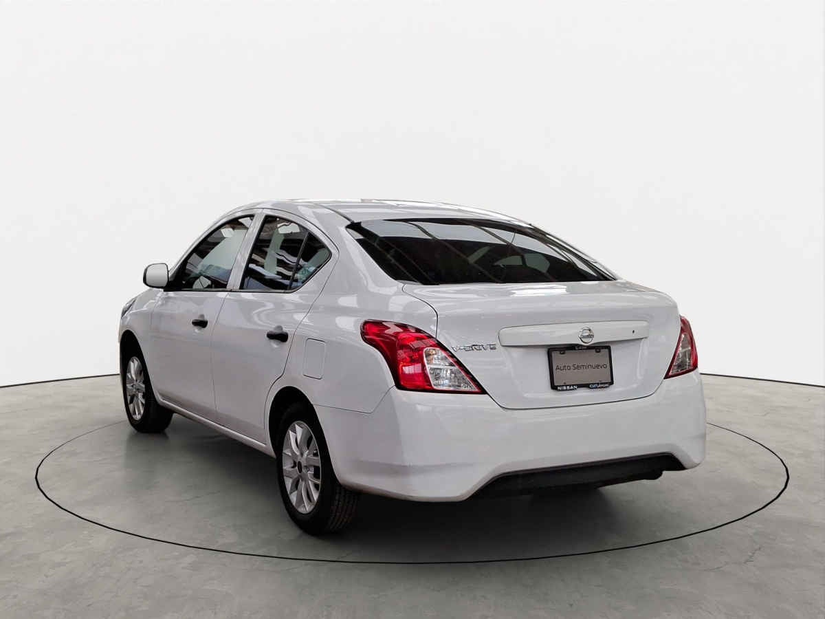 2022 Nissan V-Drive 4p L4/1.6 Man