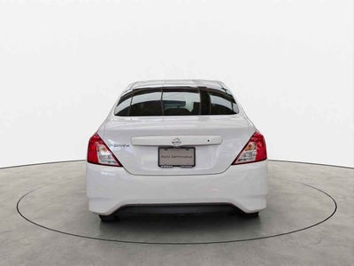 2022 Nissan V-Drive 4p L4/1.6 Man