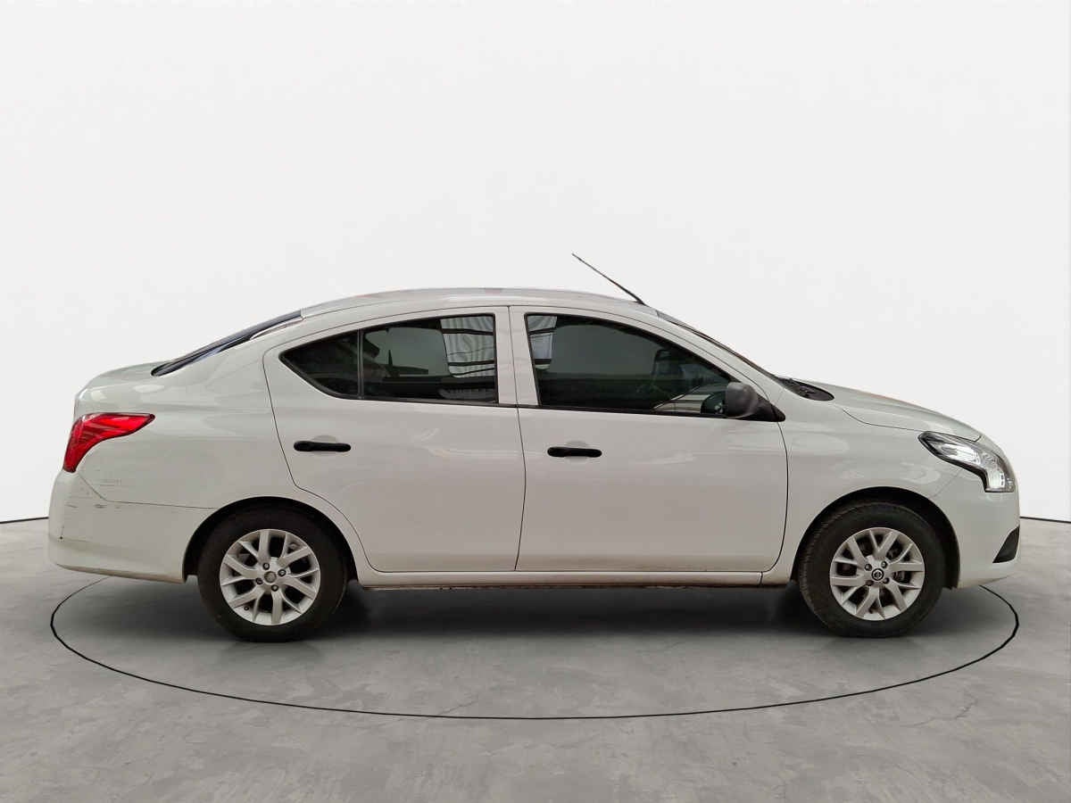 2022 Nissan V-Drive 4p L4/1.6 Man