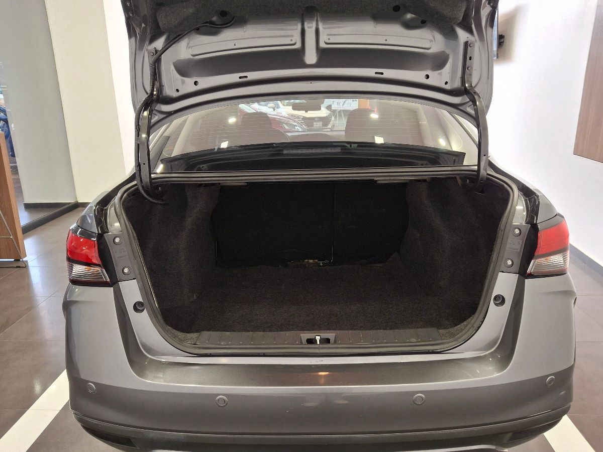 2024 Nissan Versa 4p SR L4/1.6 Aut