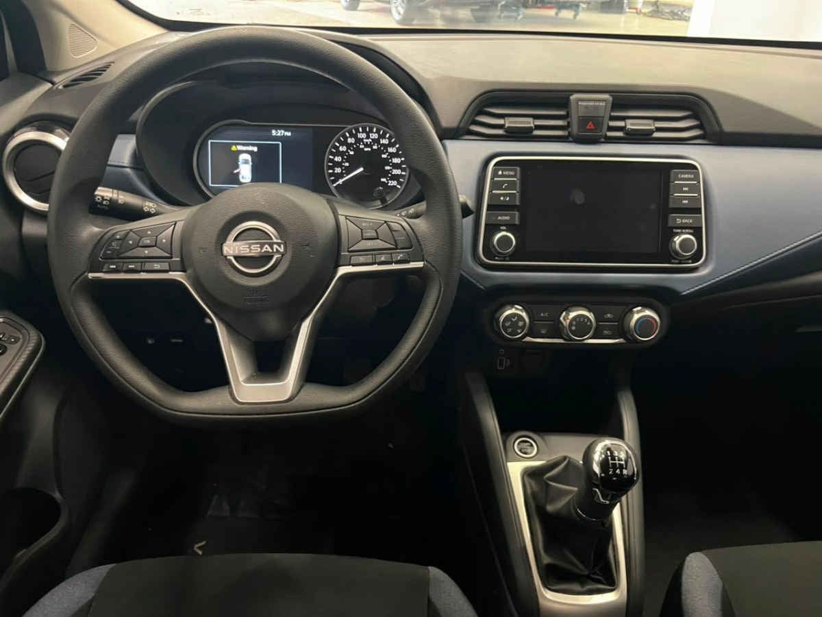 2025 Nissan Versa 4p Advance L4/1.6 Man