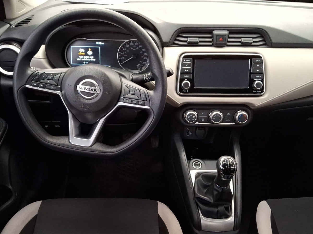 2022 Nissan Versa 4p Advance L4/1.6 Man