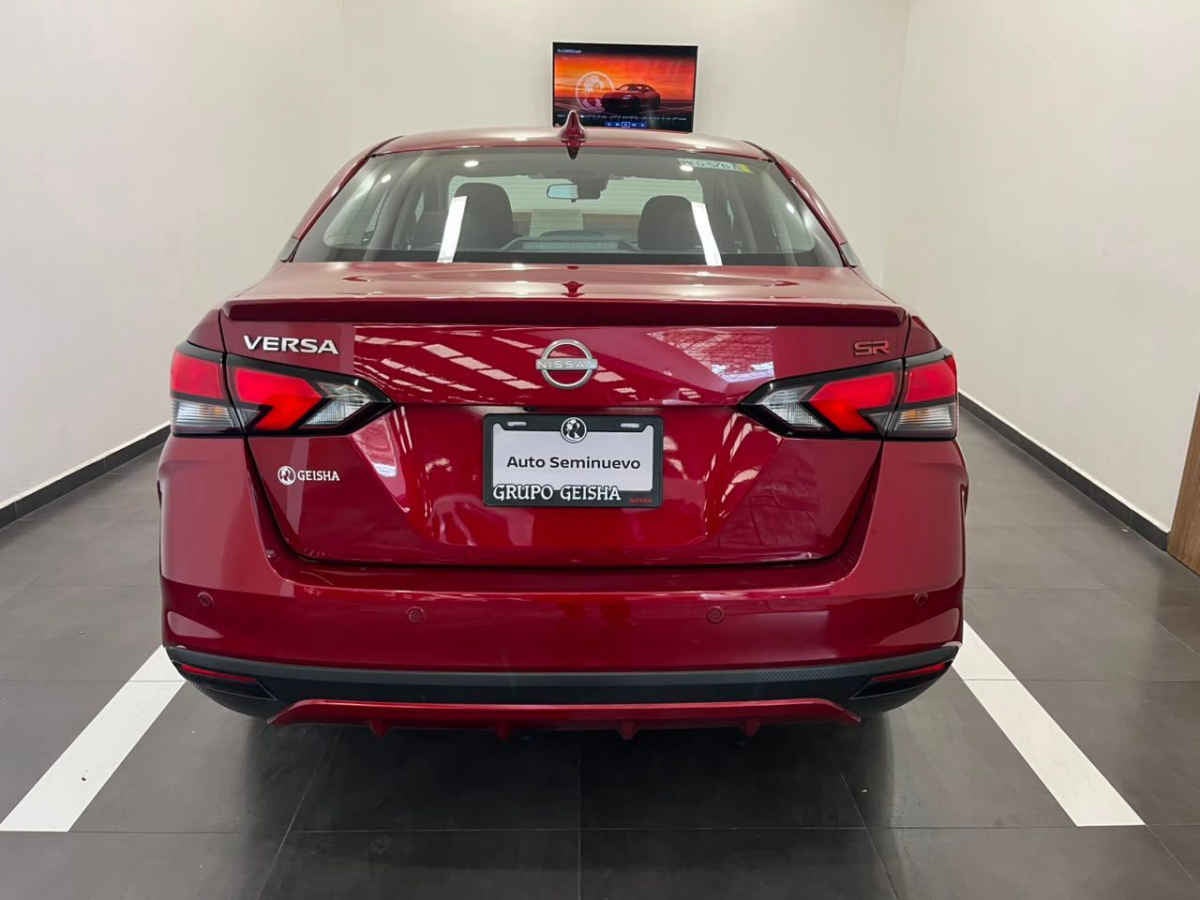 2023 Nissan Versa SR AUT