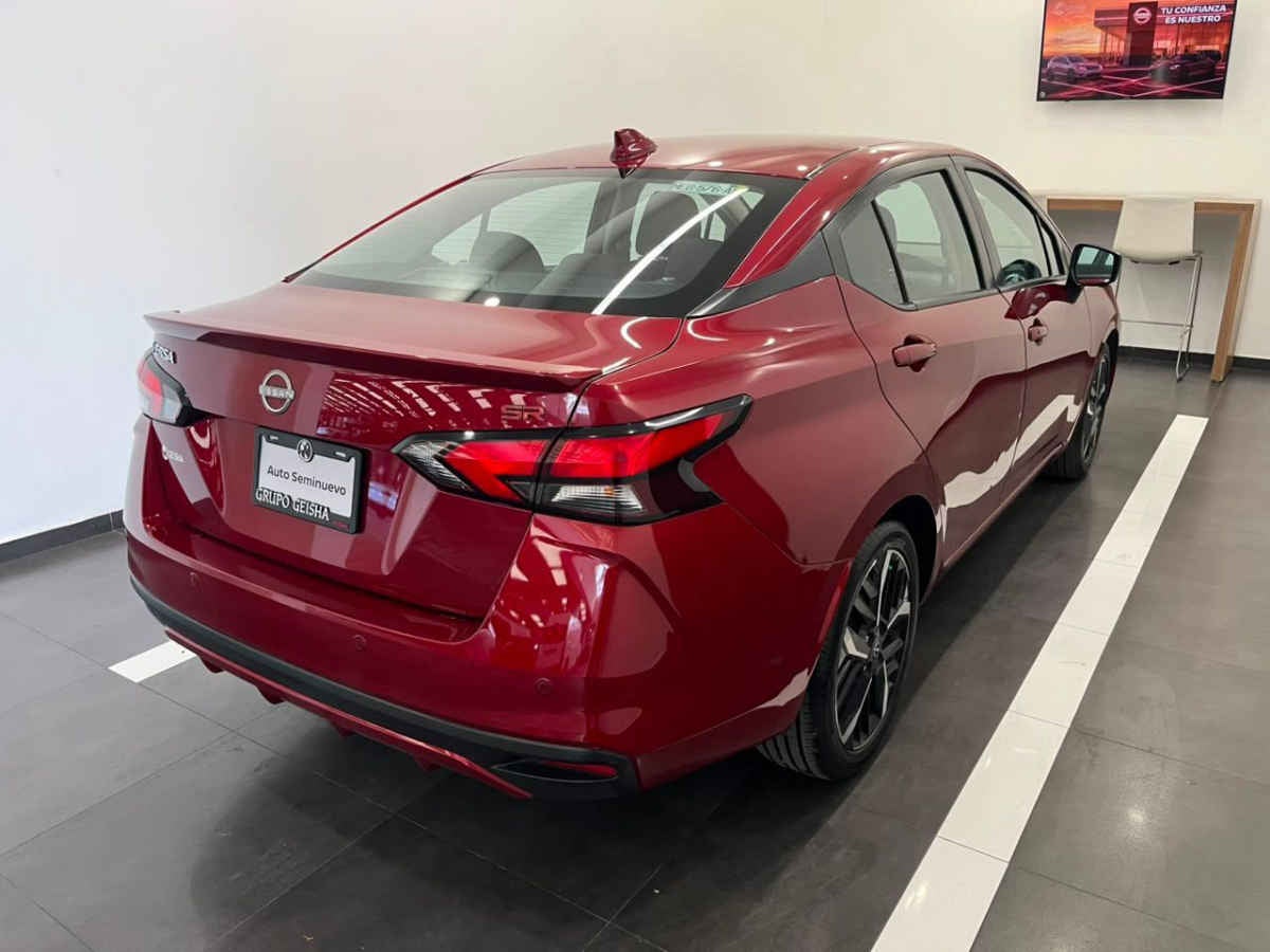 2023 Nissan Versa SR AUT