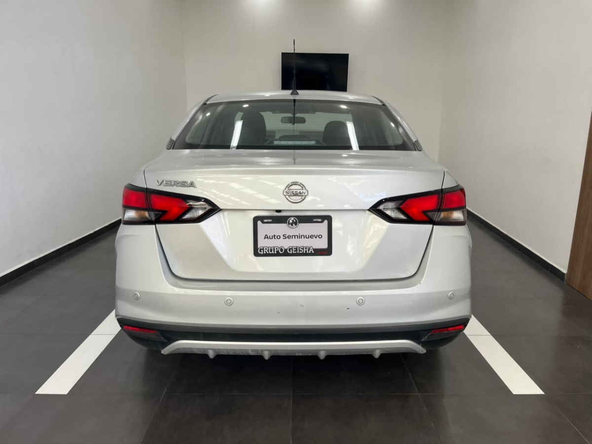 2021 Nissan Versa 4p Advance L4/1.6 Man