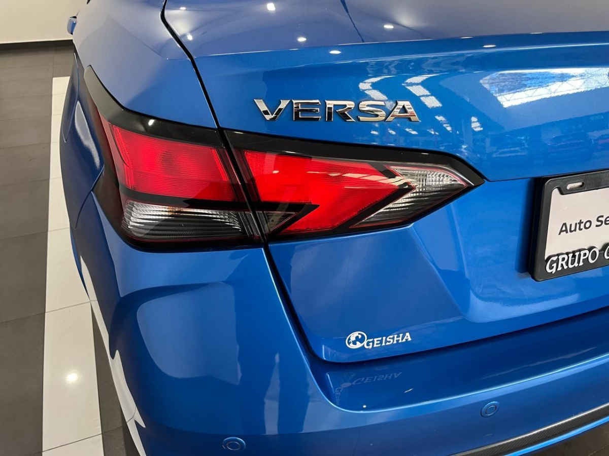 2022 Nissan Versa 4p Advance L4/1.6 Man