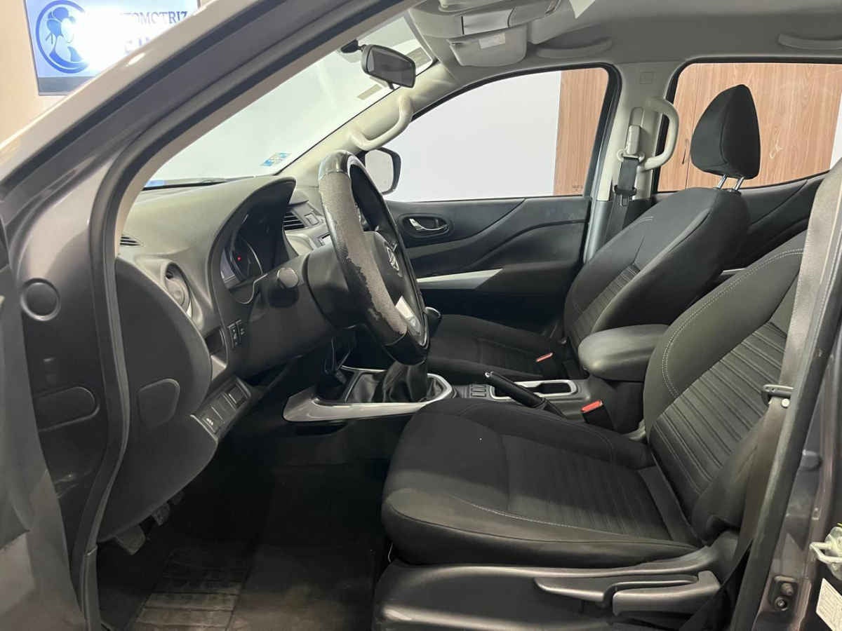 2023 Nissan Frontier 4p LE L4/2.5 Man