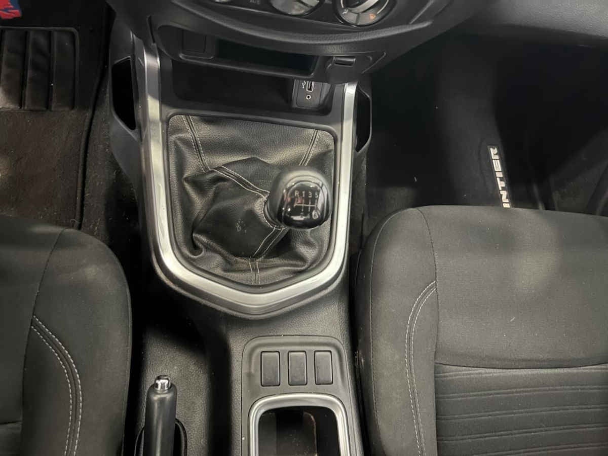 2023 Nissan Frontier 4p LE L4/2.5 Man