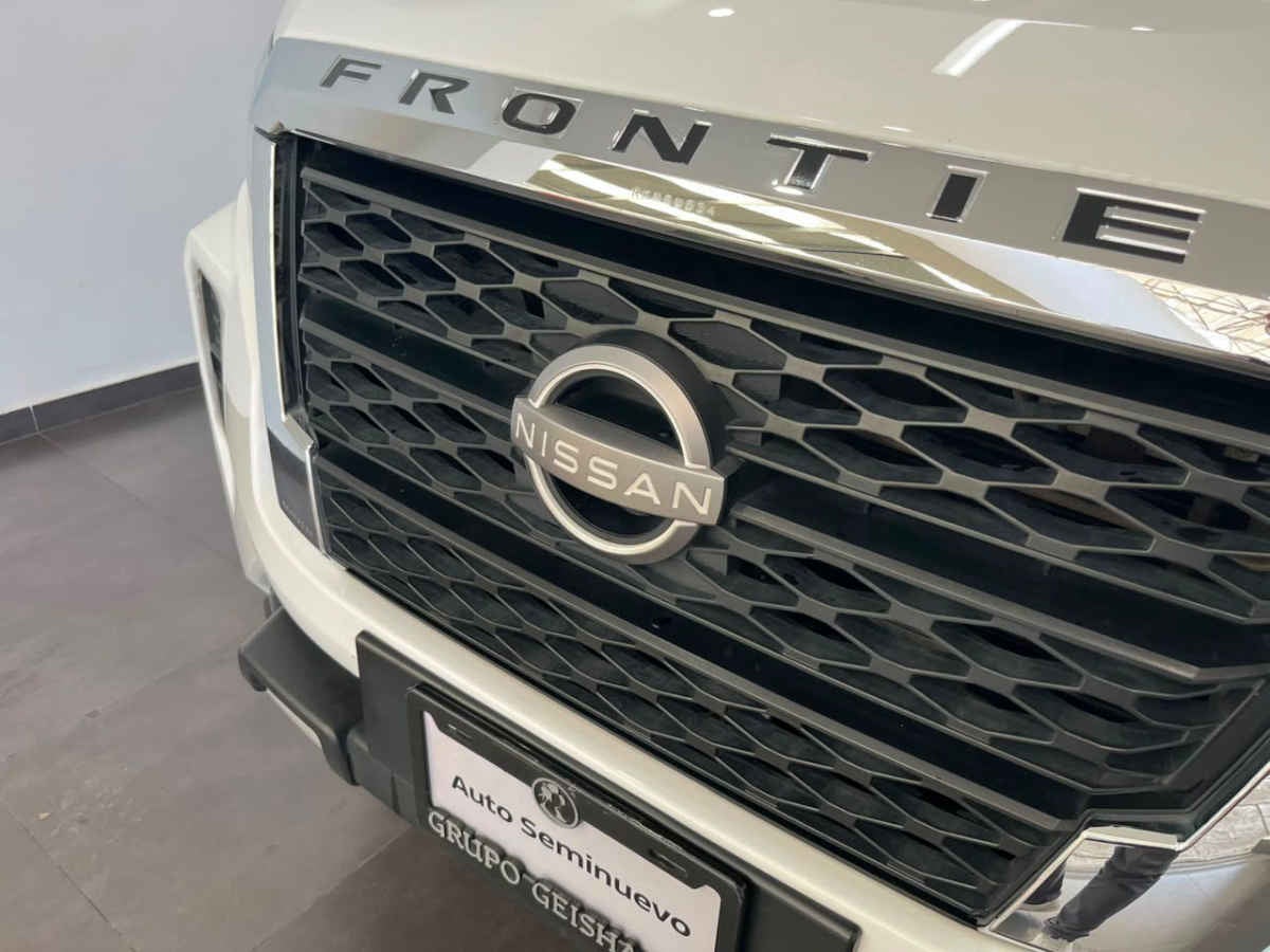 2024 Nissan Frontier 4p LE L4/2.5 Aut
