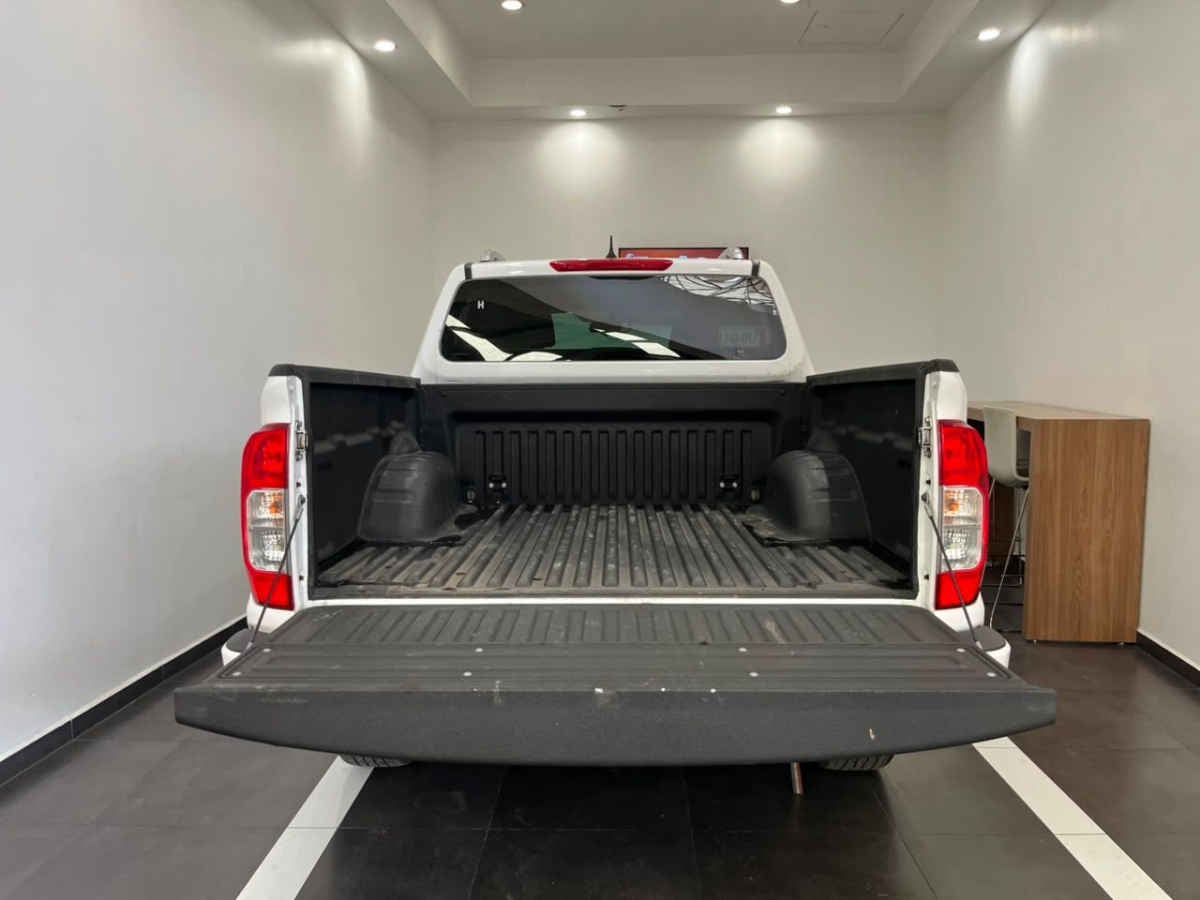 2024 Nissan Frontier 4p LE L4/2.5 Aut