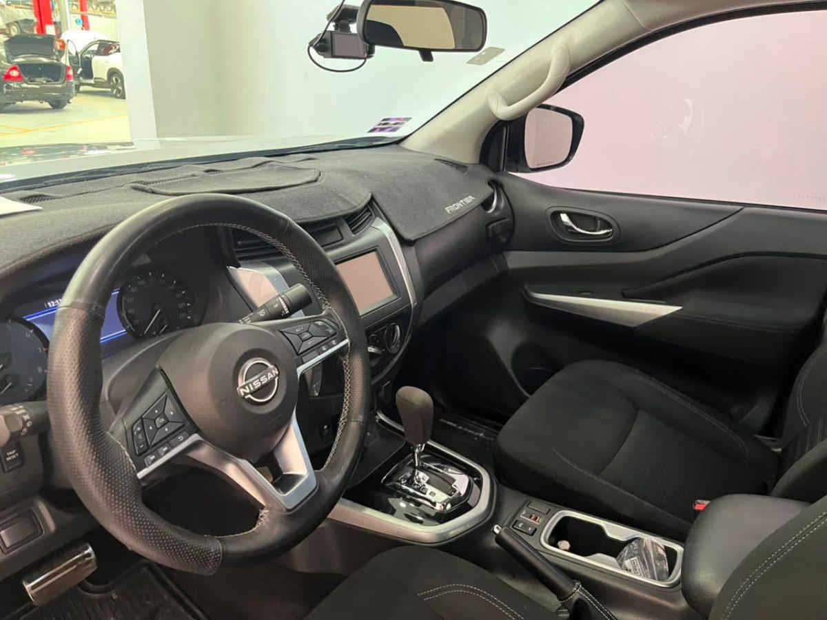 2024 Nissan Frontier 4p LE L4/2.5 Aut
