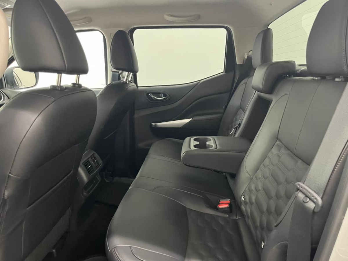 2024 Nissan Frontier 4p Platinum LE Diesel L4/2.5/T 4x4 Aut