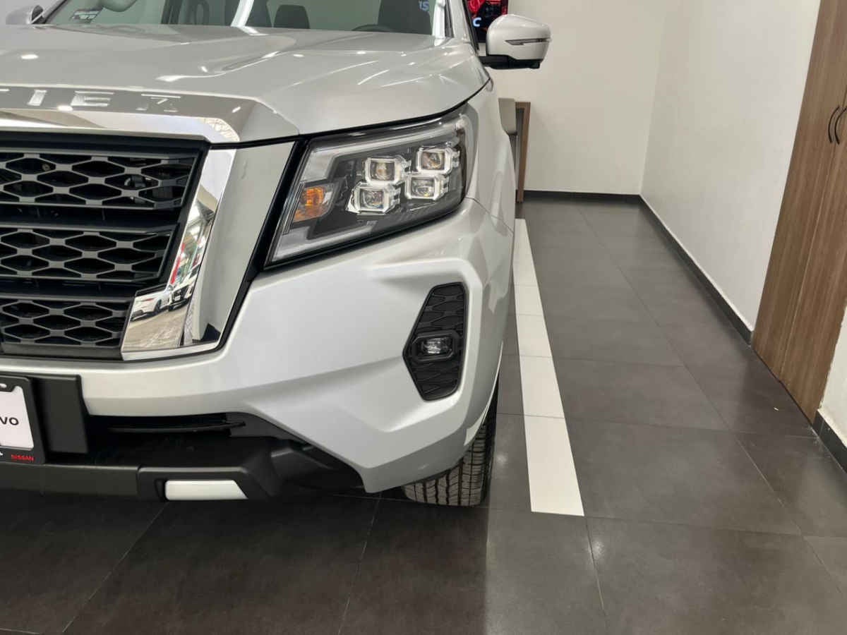 2024 Nissan Frontier 4p Platinum LE Diesel L4/2.5/T 4x4 Aut