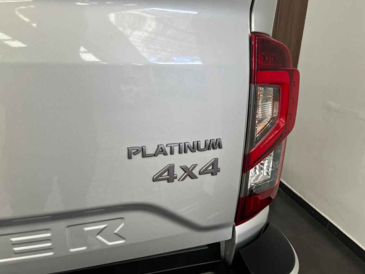 2024 Nissan Frontier 4p Platinum LE Diesel L4/2.5/T 4x4 Aut