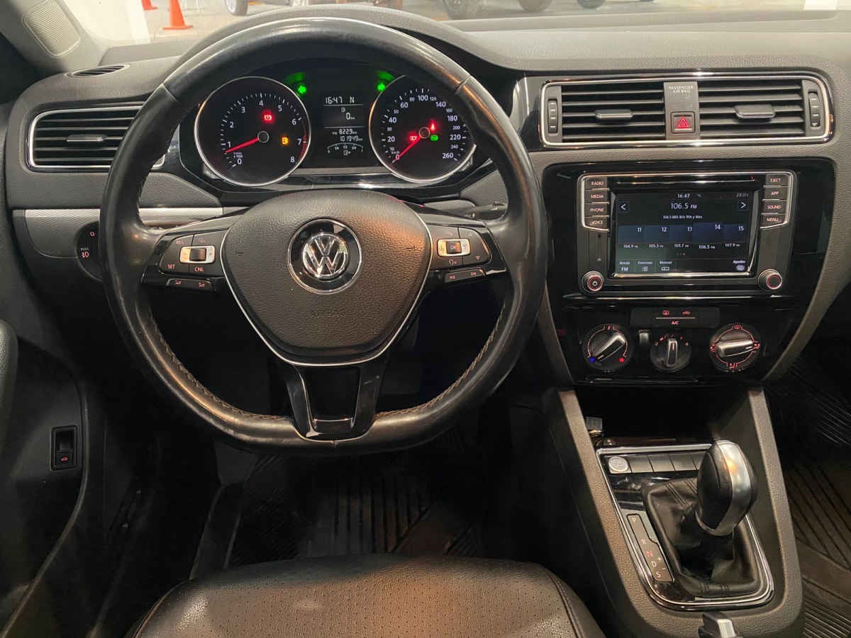 2018 Volkswagen Jetta 4p Sportline L5/2.5 Aut