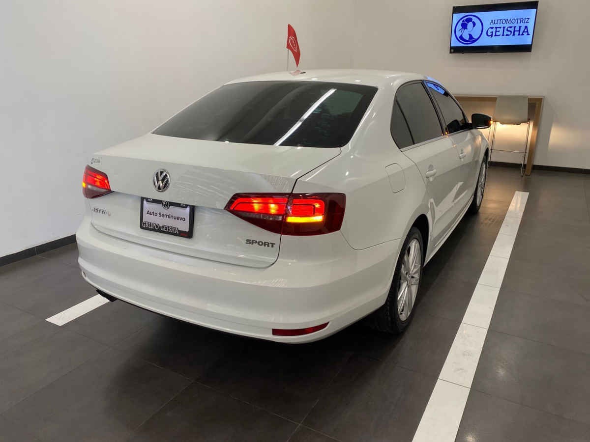2018 Volkswagen Jetta 4p Sportline L5/2.5 Aut
