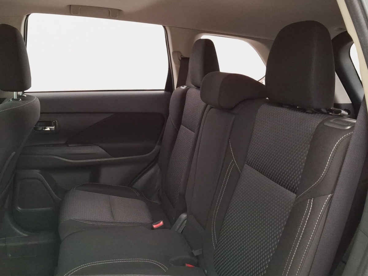 2022 Mitsubishi Outlander 5p SE L4/2.4 Aut