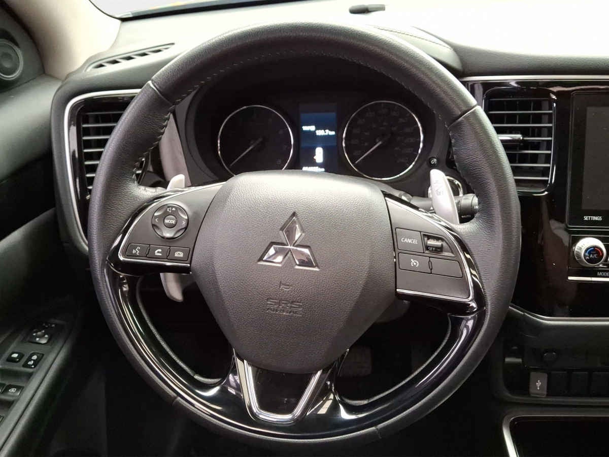 2022 Mitsubishi Outlander 5p SE L4/2.4 Aut