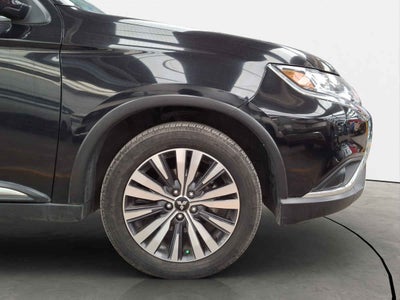 2022 Mitsubishi Outlander 5p SE L4/2.4 Aut