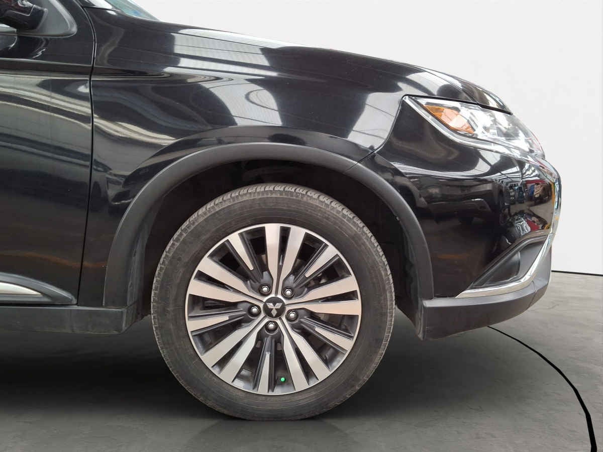 2022 Mitsubishi Outlander 5p SE L4/2.4 Aut