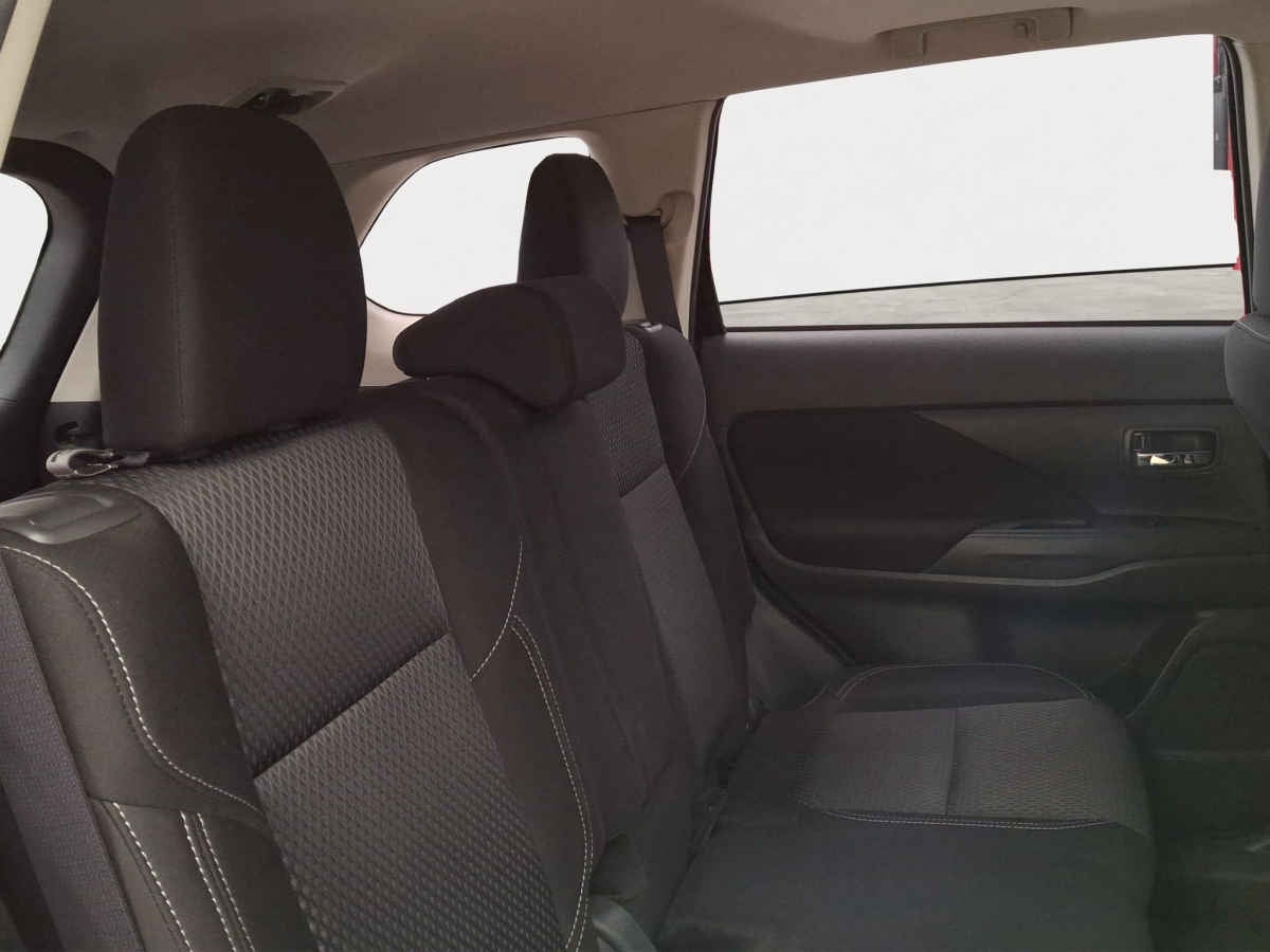 2022 Mitsubishi Outlander 5p SE L4/2.4 Aut