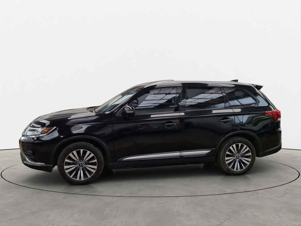2022 Mitsubishi Outlander 5p SE L4/2.4 Aut