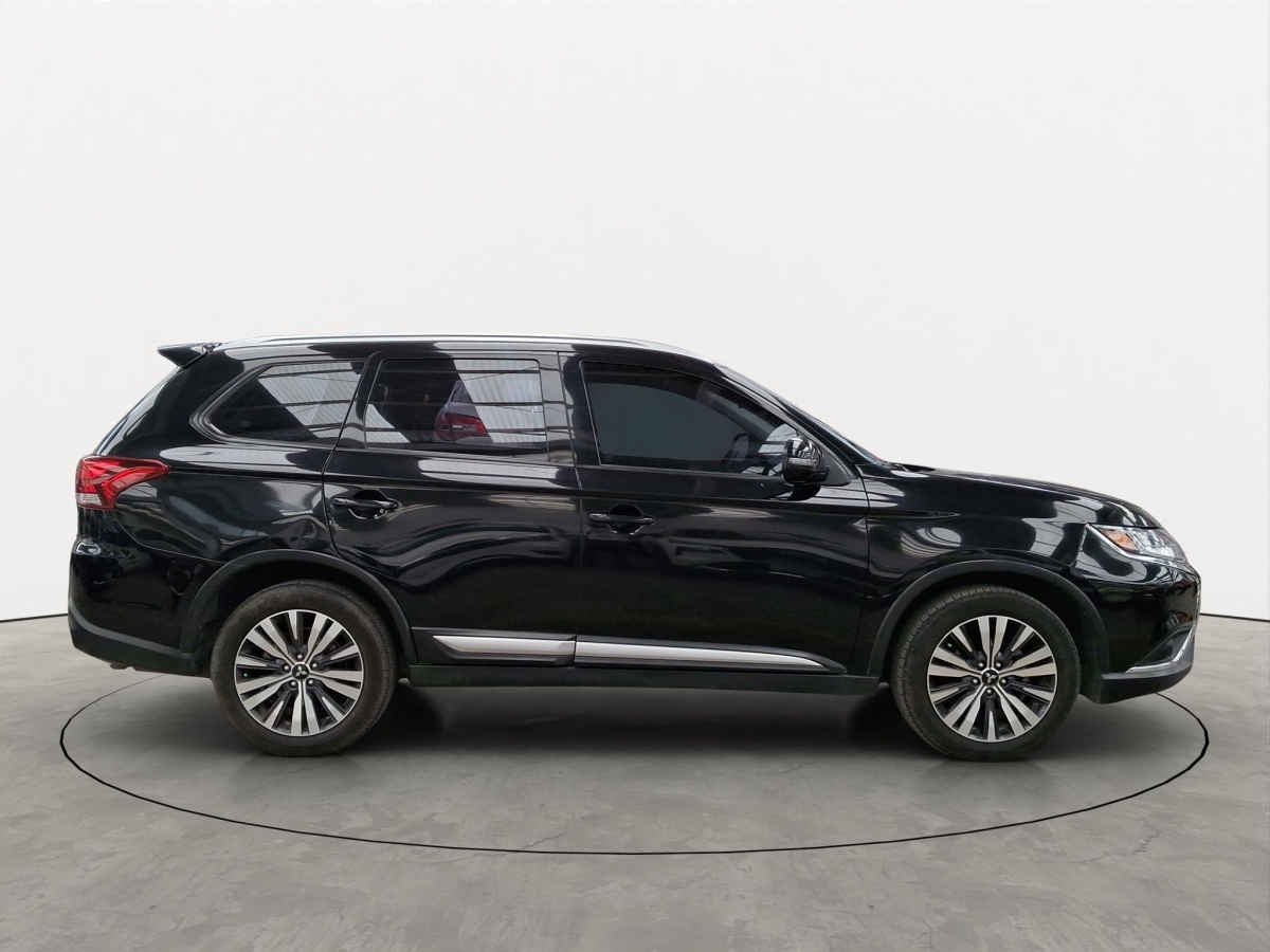 2022 Mitsubishi Outlander 5p SE L4/2.4 Aut
